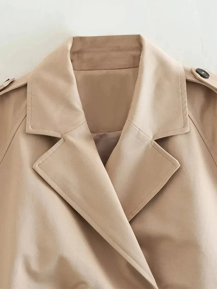 Gabardina Corta Premium – Mujer con Cinturón y Doble Botonadura
