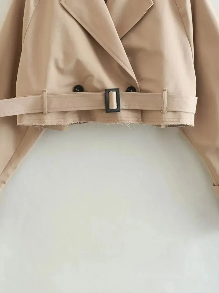 Gabardina Corta Premium – Mujer con Cinturón y Doble Botonadura